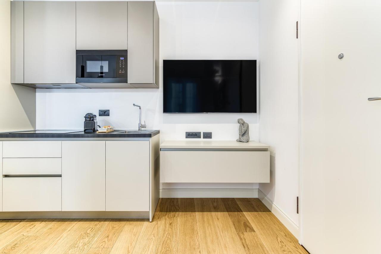 Apartment Beplace In San Babila Mailand